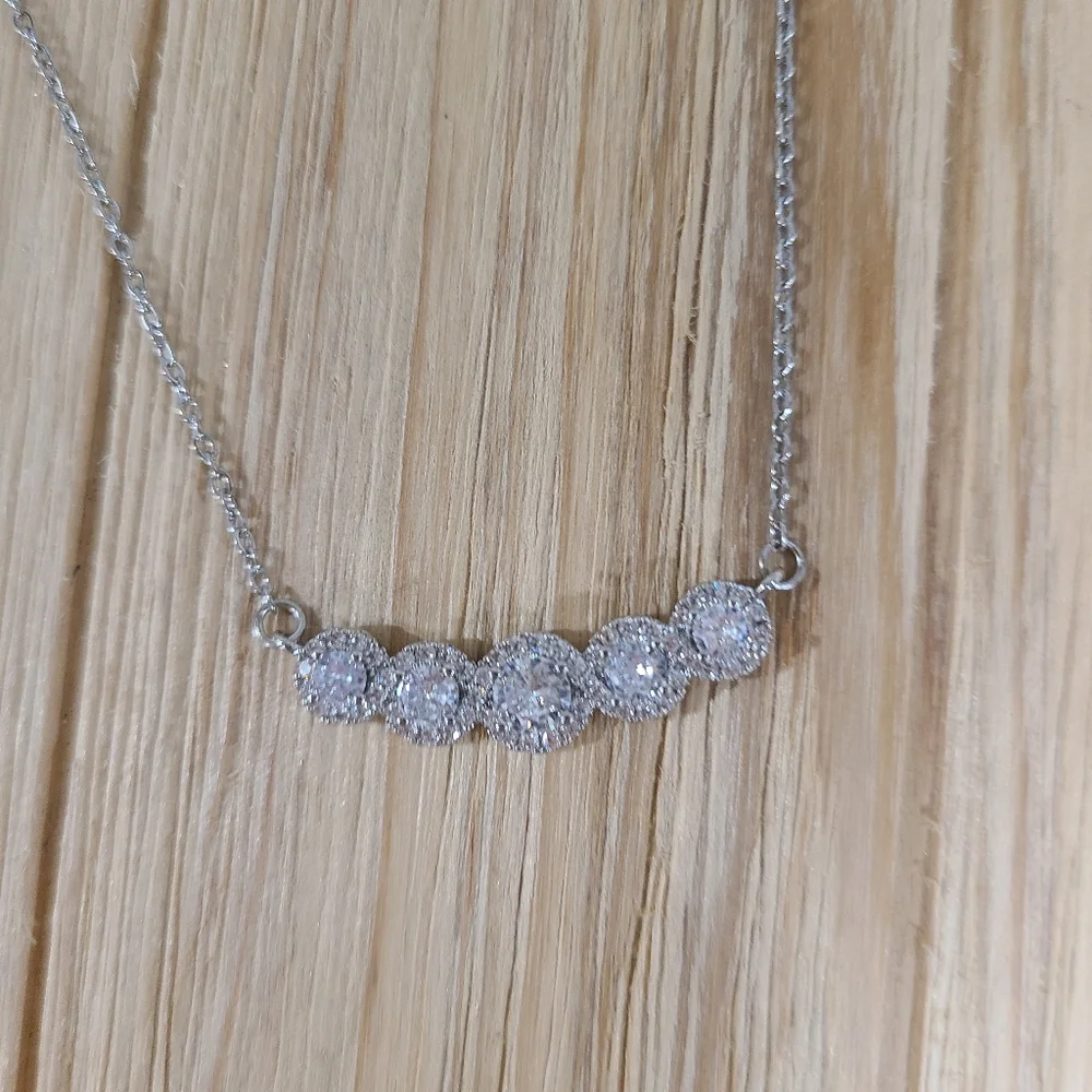 🌟🌟NEW🌟🌟GLAMOROUS!! Genuine 5 Round CZ 1 Carat  Necklace in SILVER 🌟🌟 - Picture 13 of 15